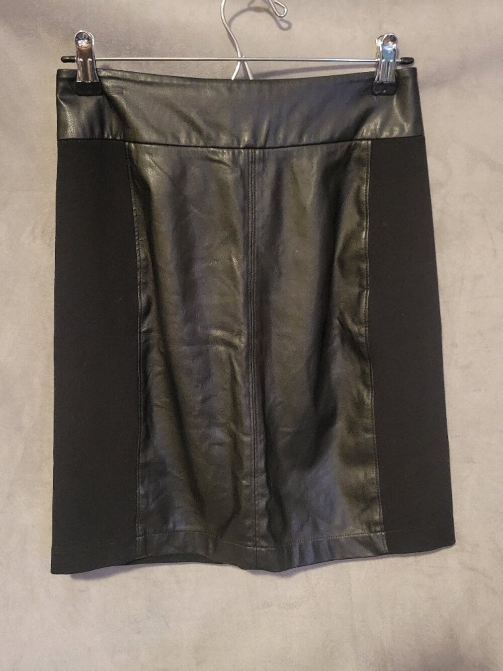 Cabi Black Faux Leather Panel Pencil Skirt Zip Accent Knit Size 2